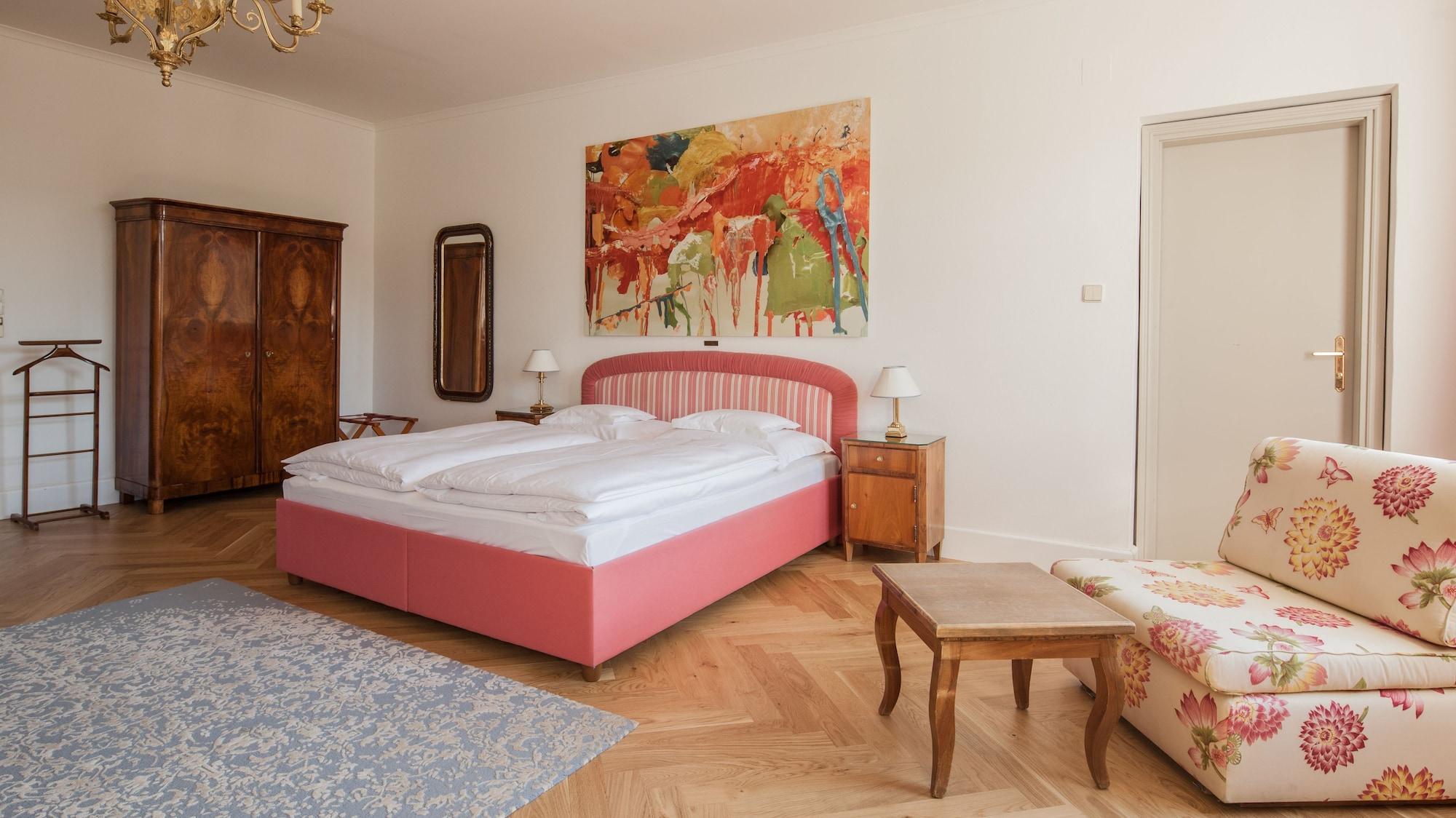 Schlossberghotel غراتس المظهر الخارجي الصورة A room at the Hotel Axelmannstein