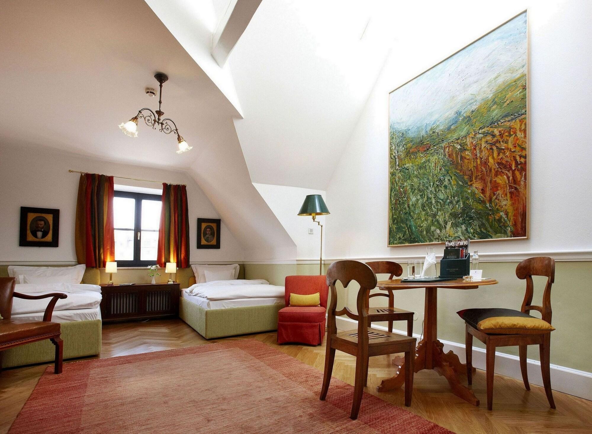 Schlossberghotel غراتس المظهر الخارجي الصورة A room at the Hotel Waldhaus Flims