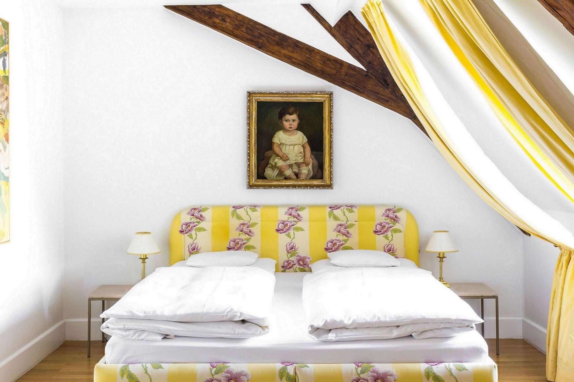 Schlossberghotel غراتس المظهر الخارجي الصورة A bedroom in the hotel