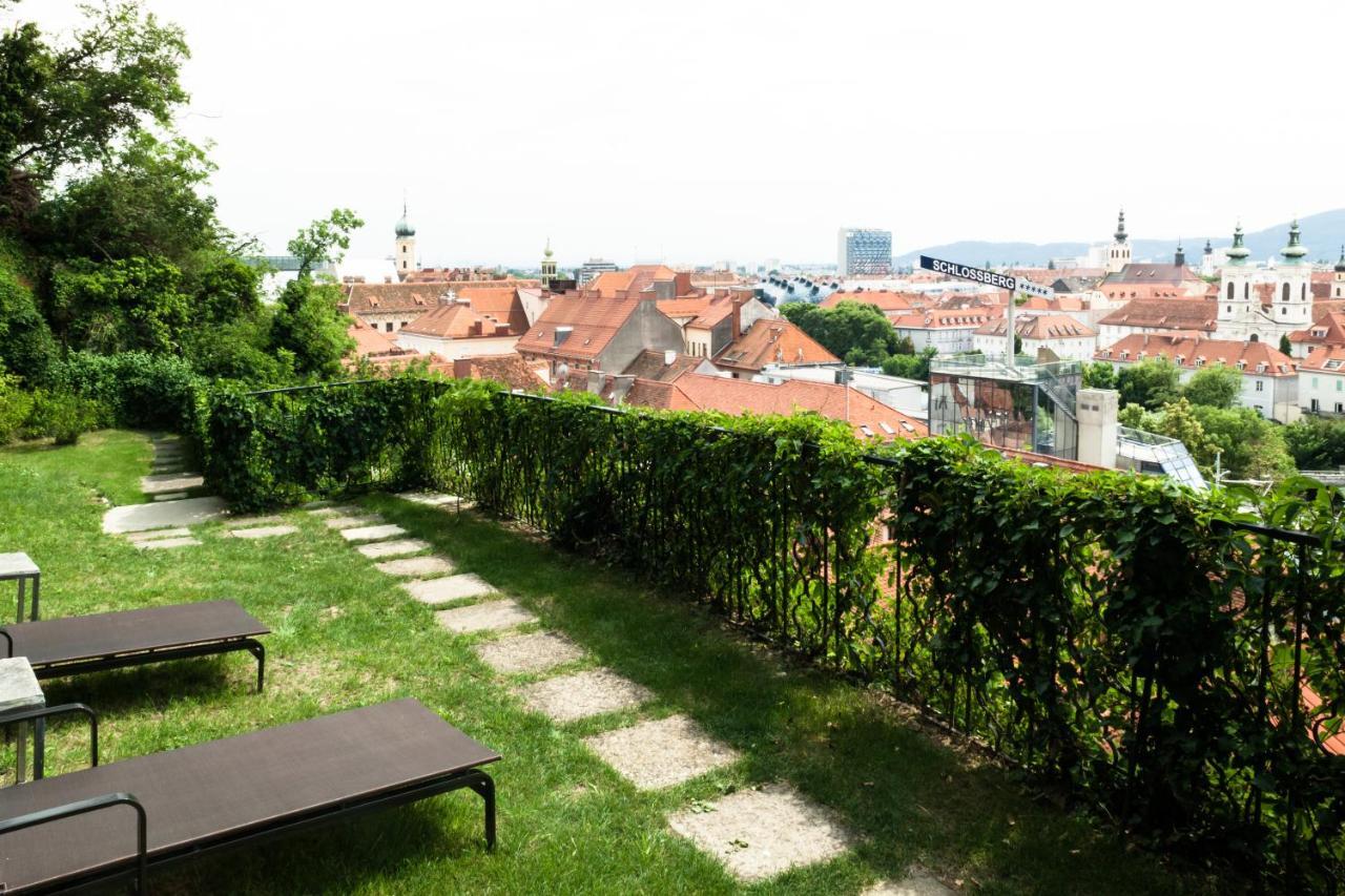 Schlossberghotel غراتس المظهر الخارجي الصورة View from the garden