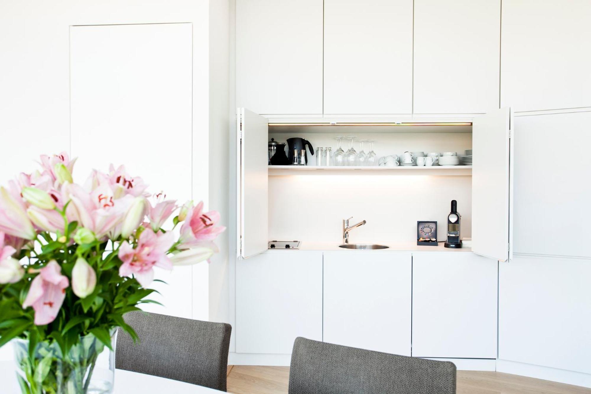 Schlossberghotel غراتس المظهر الخارجي الصورة A kitchen in a serviced apartment