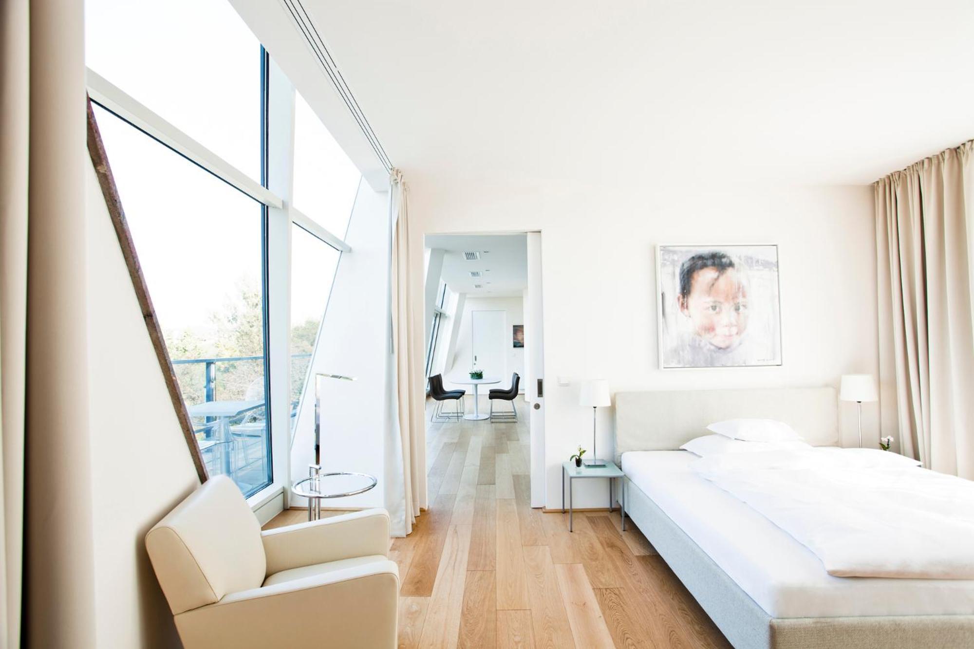 Schlossberghotel غراتس المظهر الخارجي الصورة A room at the Hotel Mandarin Oriental Munich