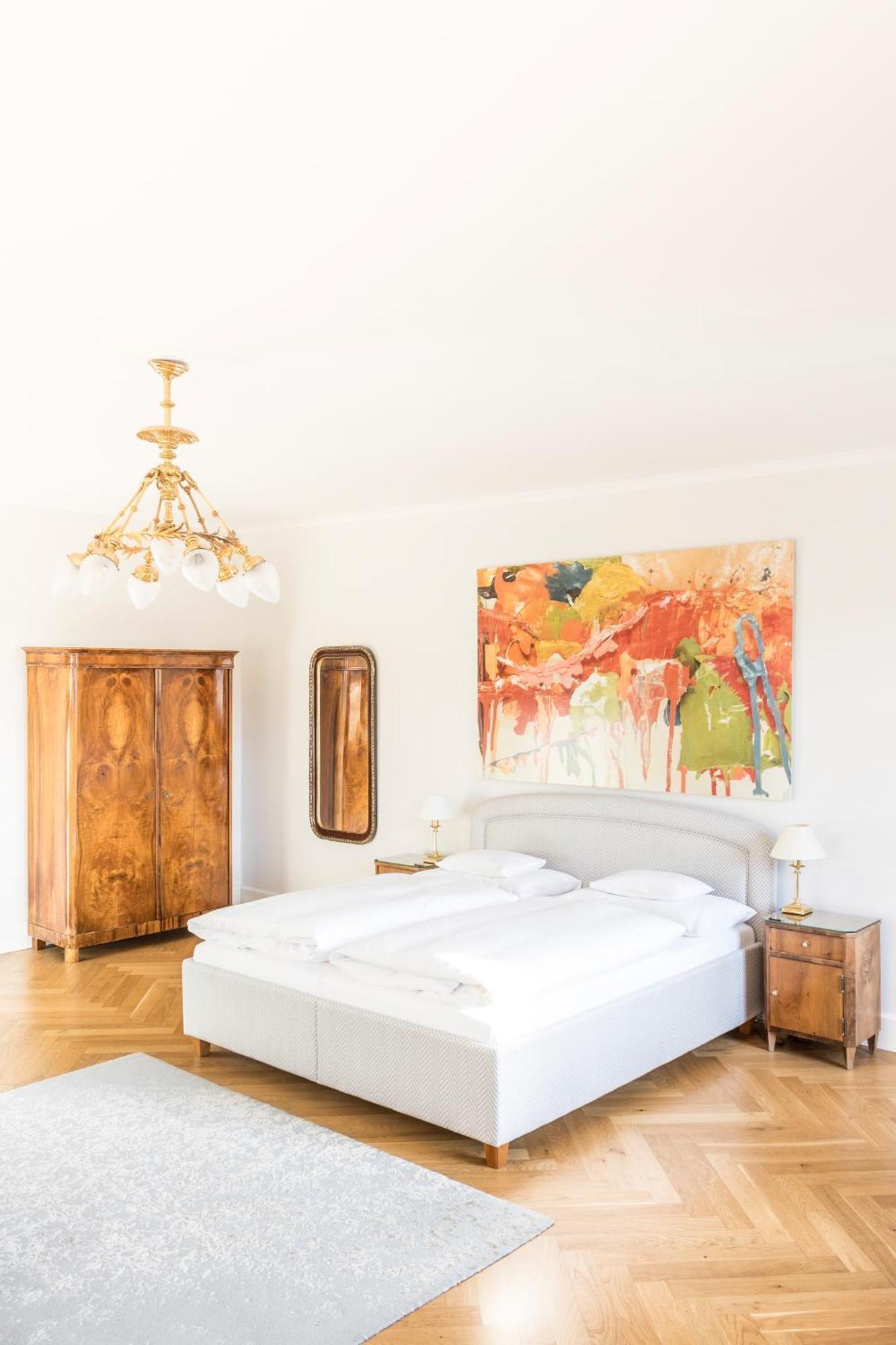 Schlossberghotel غراتس المظهر الخارجي الصورة A bedroom