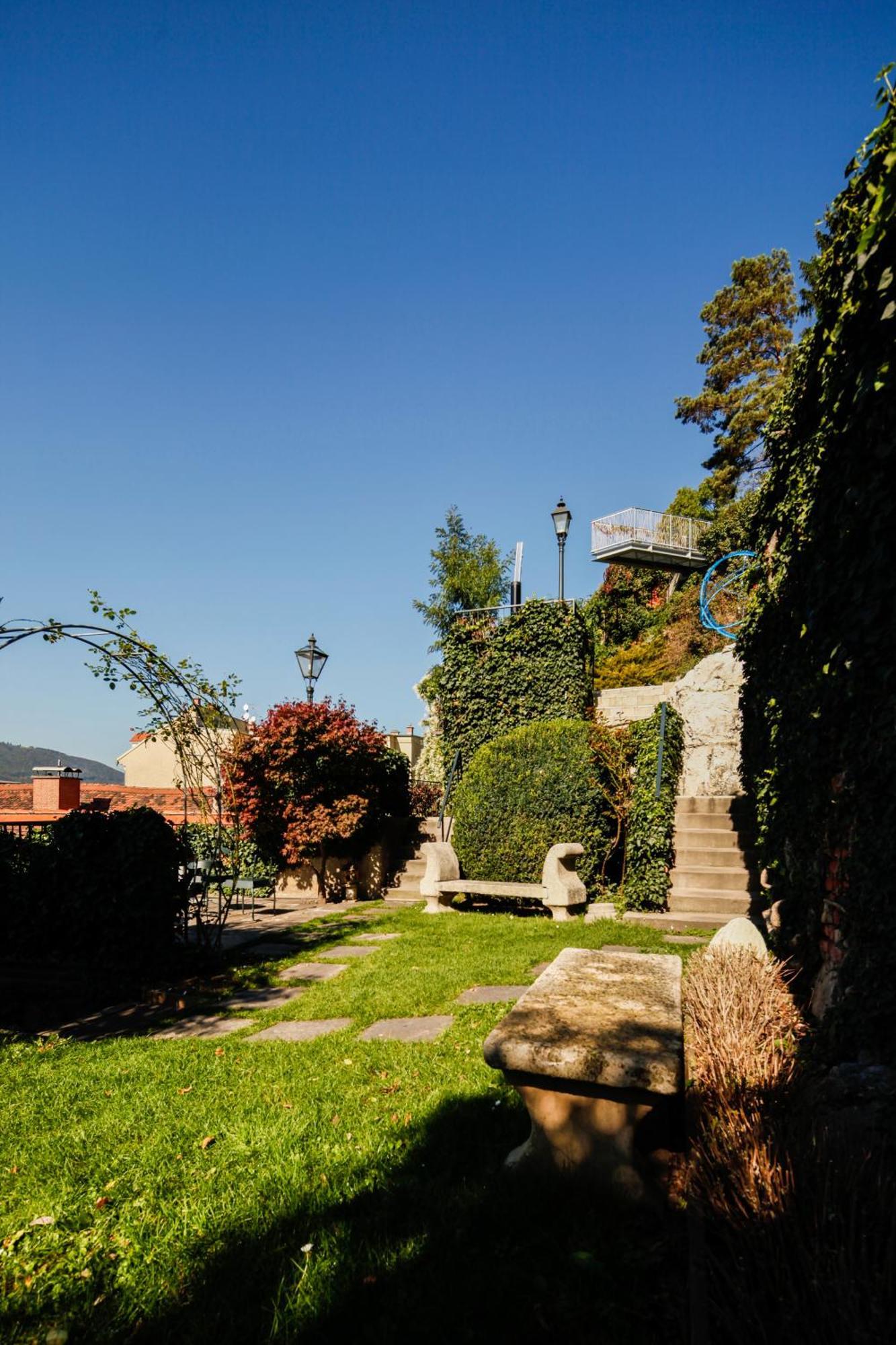 Schlossberghotel غراتس المظهر الخارجي الصورة The gardens of the castle