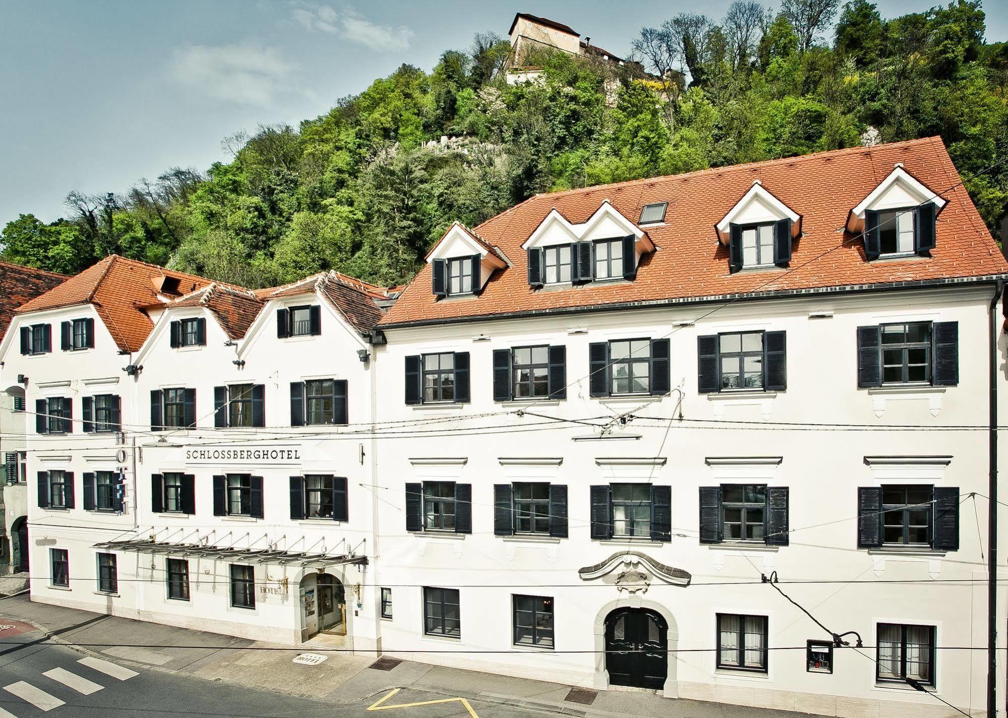 Schlossberghotel غراتس المظهر الخارجي الصورة The former Augustiner Chorherren brewery in Salzburg